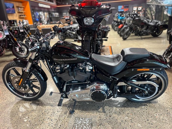 2017 Harley-Davidson Breakout 107 (FXBR) Softail Black