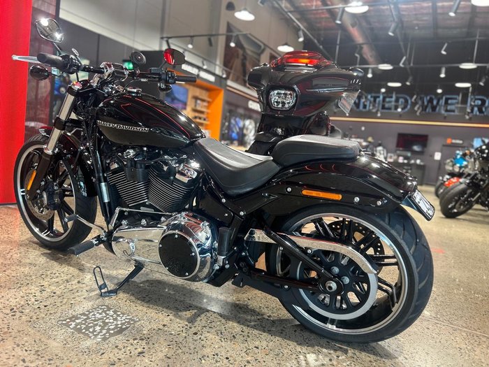 2017 Harley-Davidson Breakout 107 (FXBR) Softail Black
