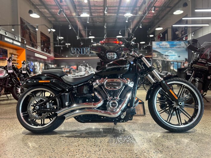 2017 Harley-Davidson Breakout 107 (FXBR) Softail Black