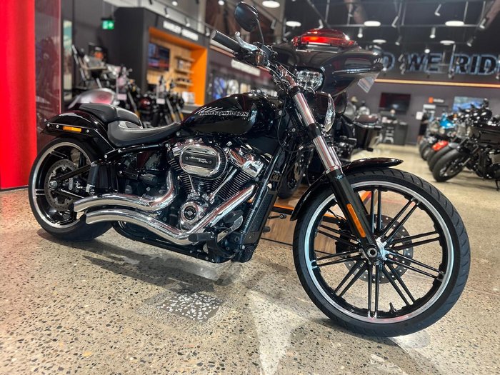 2017 Harley-Davidson Breakout 107 (FXBR) Softail Black