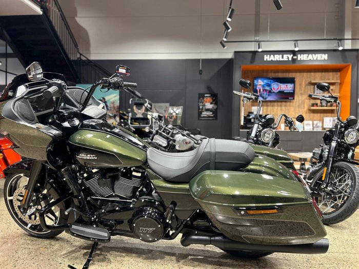 Harley-Davidson Road Glide 117 (FLTRX) Touring