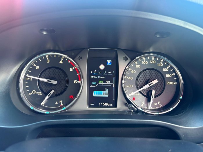 2025 Toyota Hilux SR5 48V