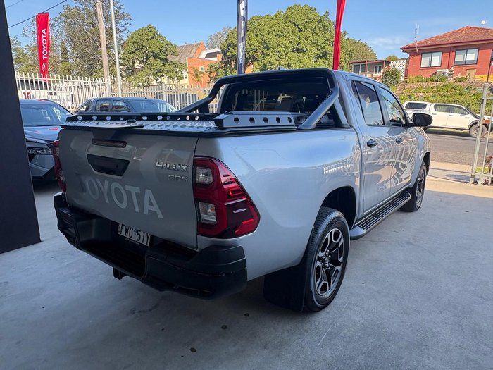2025 Toyota Hilux SR5 48V