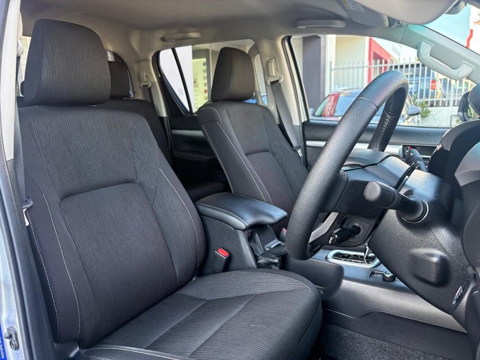 2025 Toyota Hilux SR5 48V