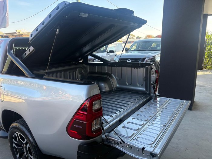 2025 Toyota Hilux SR5 48V