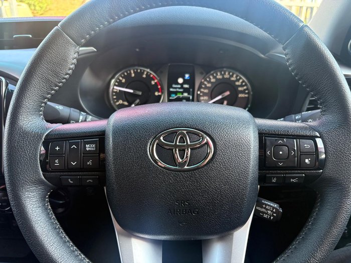 2025 Toyota Hilux SR5 48V