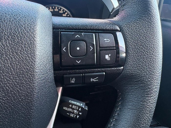 2025 Toyota Hilux SR5 48V