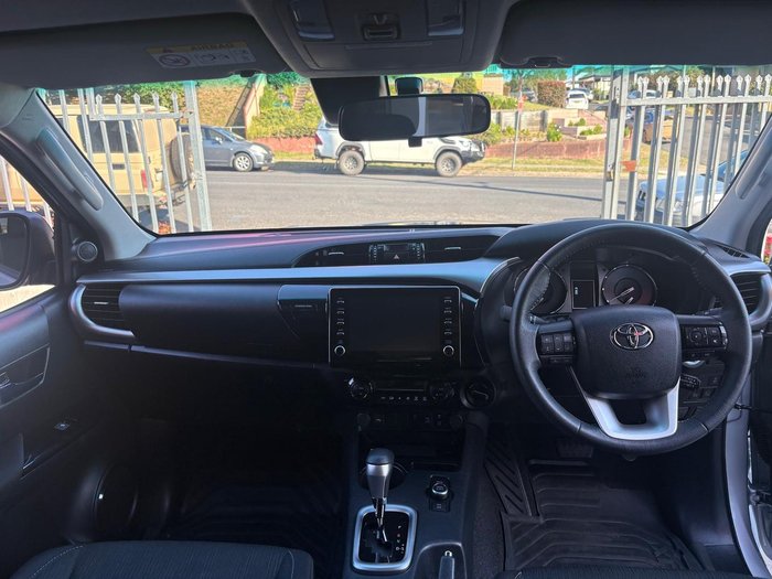 2025 Toyota Hilux SR5 48V