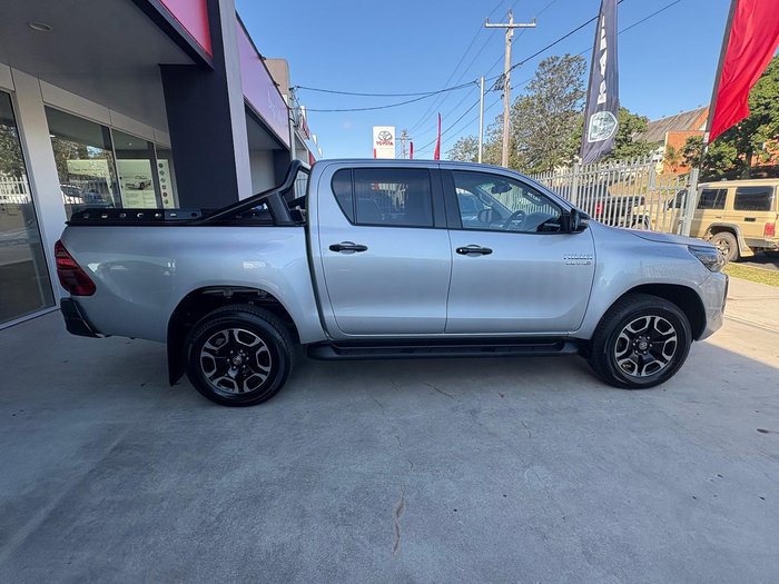 2025 Toyota Hilux SR5 48V
