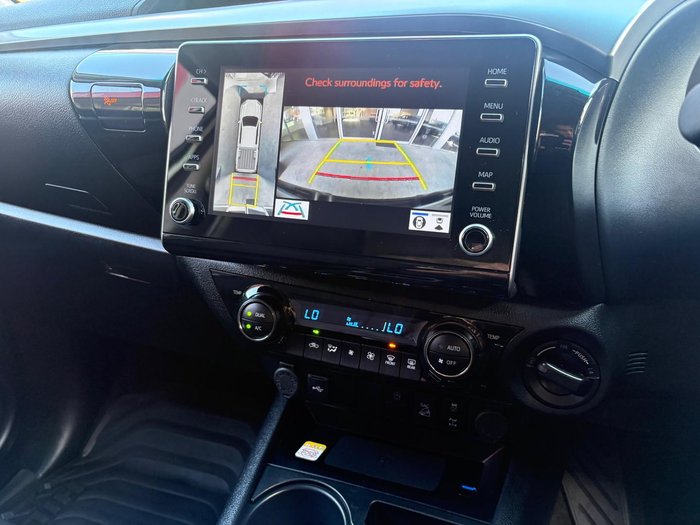 2025 Toyota Hilux SR5 48V