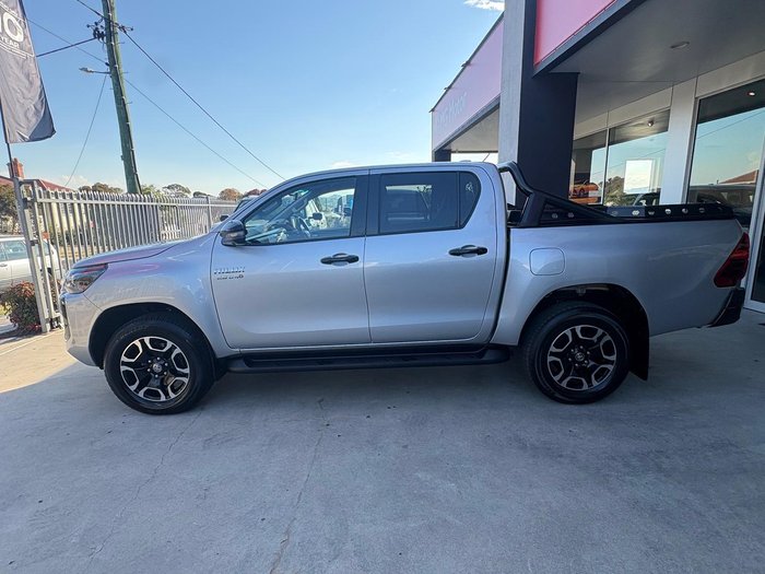2025 Toyota Hilux SR5 48V