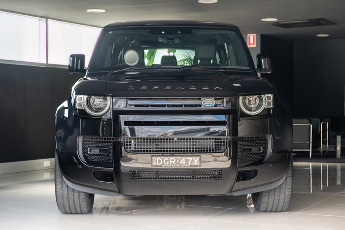 2025 Land Rover Defender 130 D350 X-Dynamic SE