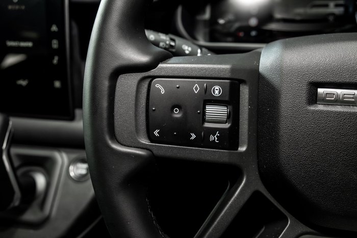 2025 Land Rover Defender 130 D350 X-Dynamic SE