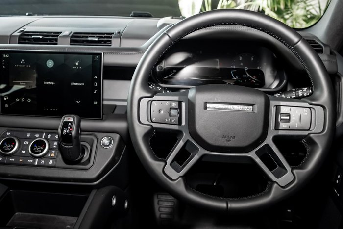 2025 Land Rover Defender 130 D350 X-Dynamic SE