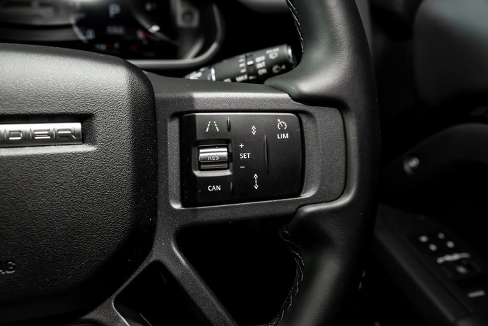 2025 Land Rover Defender 130 D350 X-Dynamic SE