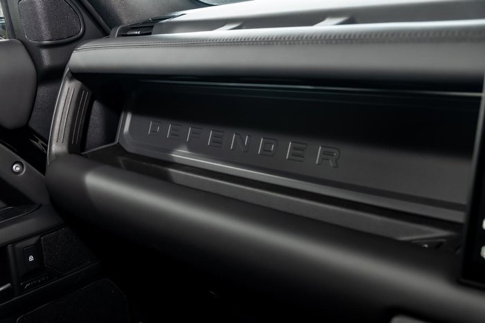 2025 Land Rover Defender 130 D350 X-Dynamic SE