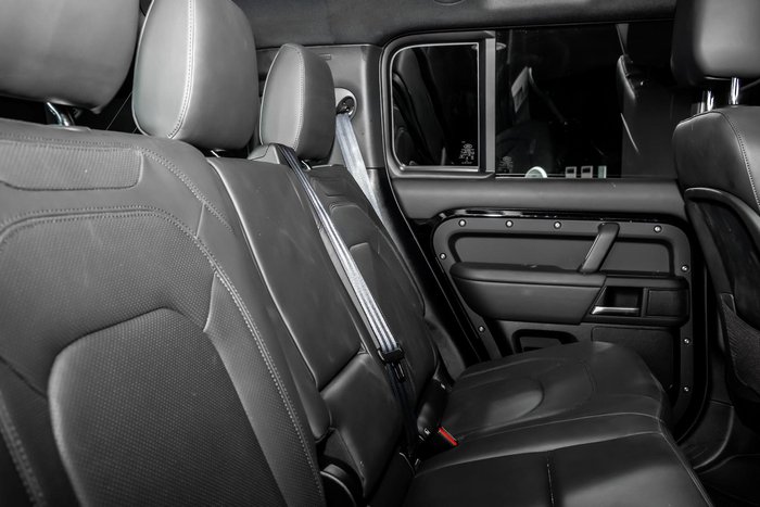 2025 Land Rover Defender 130 D350 X-Dynamic SE