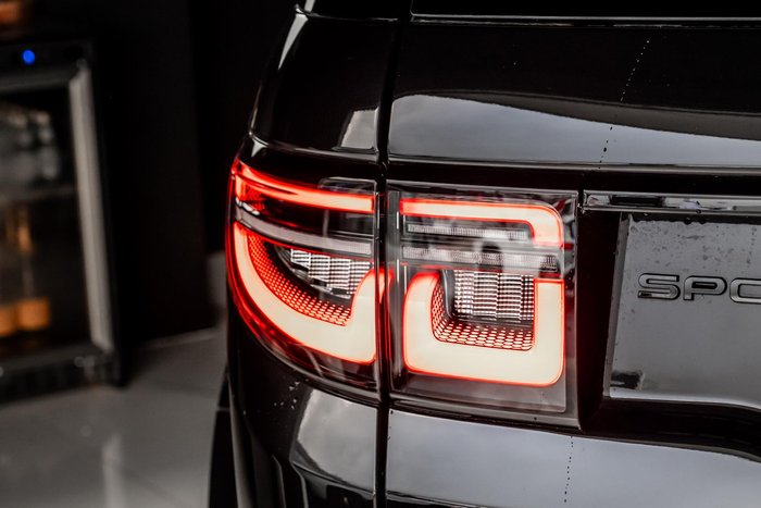 2025 Land Rover Discovery Sport P300e Dynamic SE