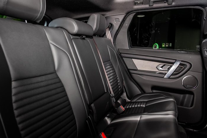 2025 Land Rover Discovery Sport P300e Dynamic SE