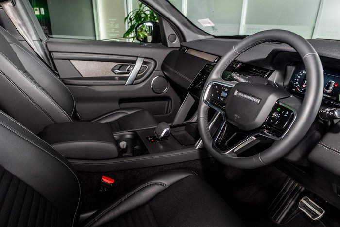 2025 Land Rover Discovery Sport P300e Dynamic SE