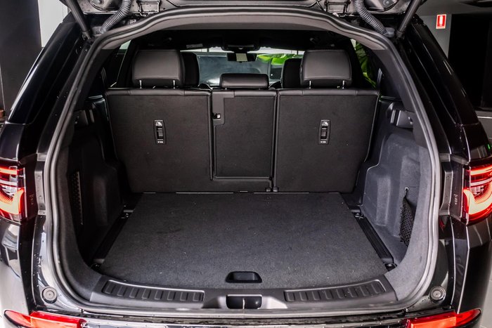 2025 Land Rover Discovery Sport P300e Dynamic SE