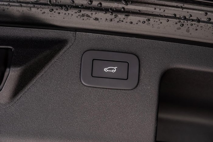 2025 Land Rover Discovery Sport P300e Dynamic SE