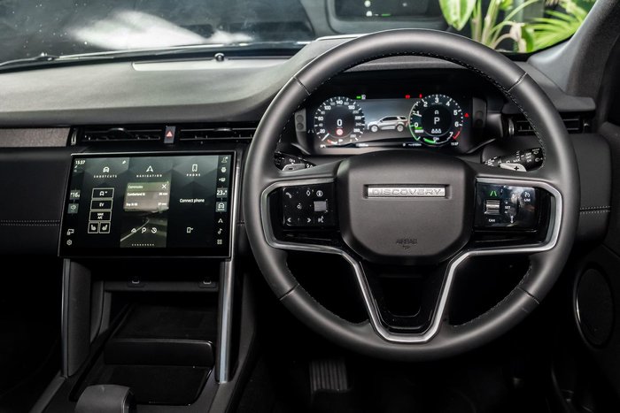 2025 Land Rover Discovery Sport P300e Dynamic SE