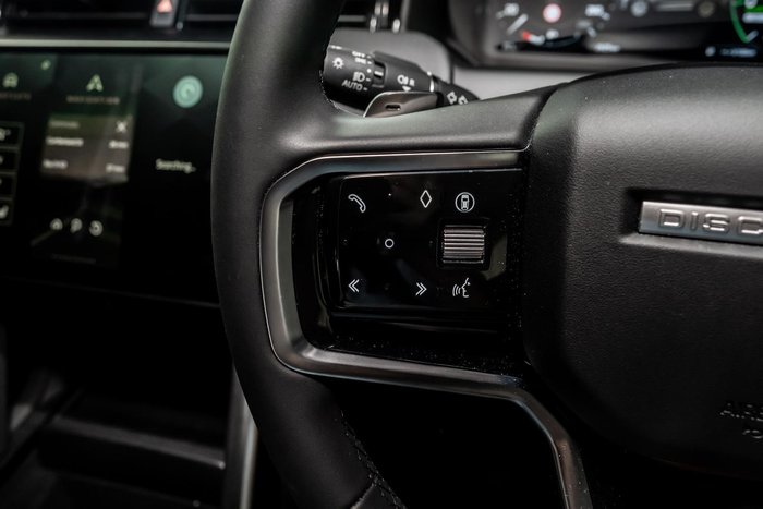 2025 Land Rover Discovery Sport P300e Dynamic SE