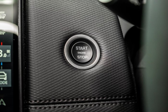 2025 Land Rover Discovery Sport P300e Dynamic SE