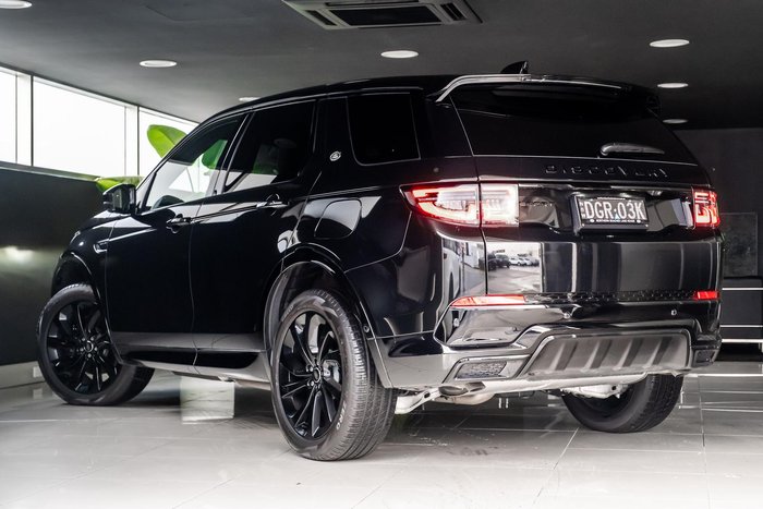 2025 Land Rover Discovery Sport P300e Dynamic SE