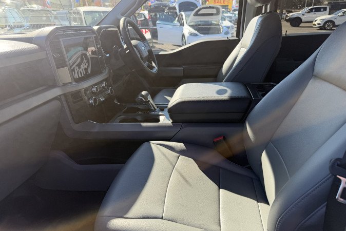 2024 FORD F150 LIGHTNING PRO STD