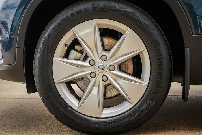 2025 Volvo XC40 Plus B4