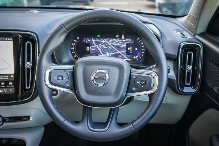 2025 Volvo XC40 Plus B4