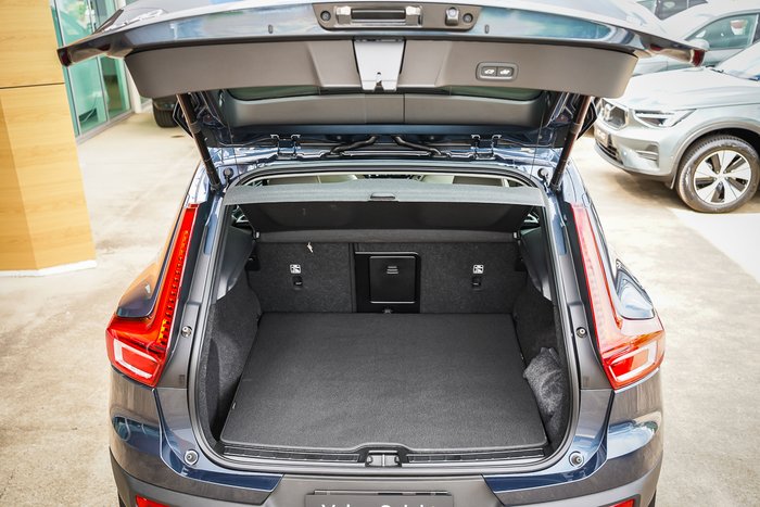 2025 Volvo XC40 Plus B4