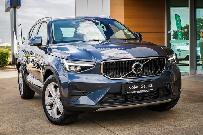 2025 Volvo XC40 Plus B4