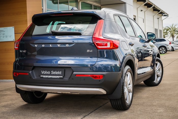 2025 Volvo XC40 Plus B4