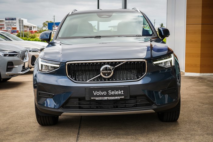 2025 Volvo XC40 Plus B4