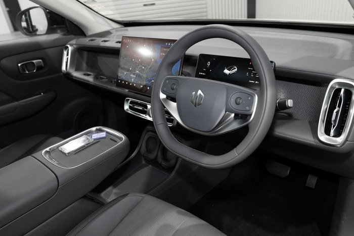 2026 Leapmotor B10 Design LR
