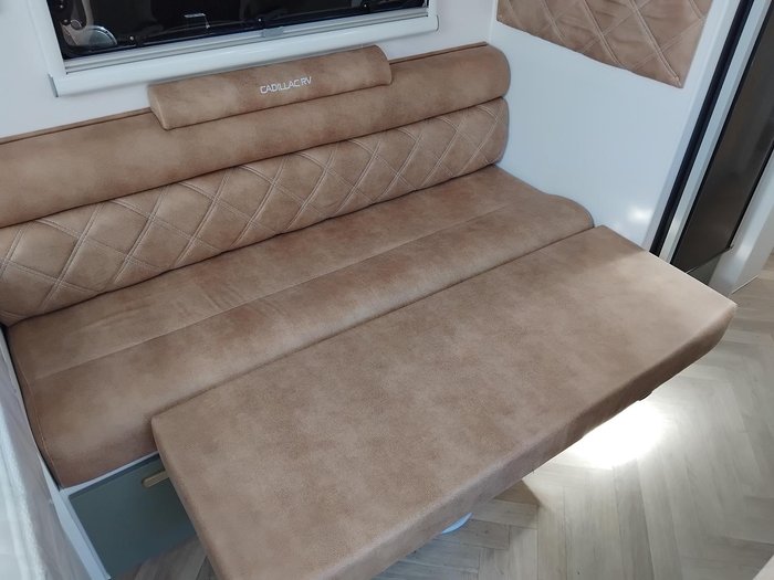2026 Cadillac RV Ourea Royal Plus King Bed Family Triple Bunk Full Victron