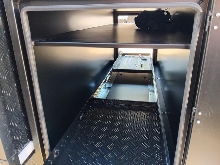 2026 Cadillac RV Ourea Royal Plus King Bed Family Triple Bunk Full Victron