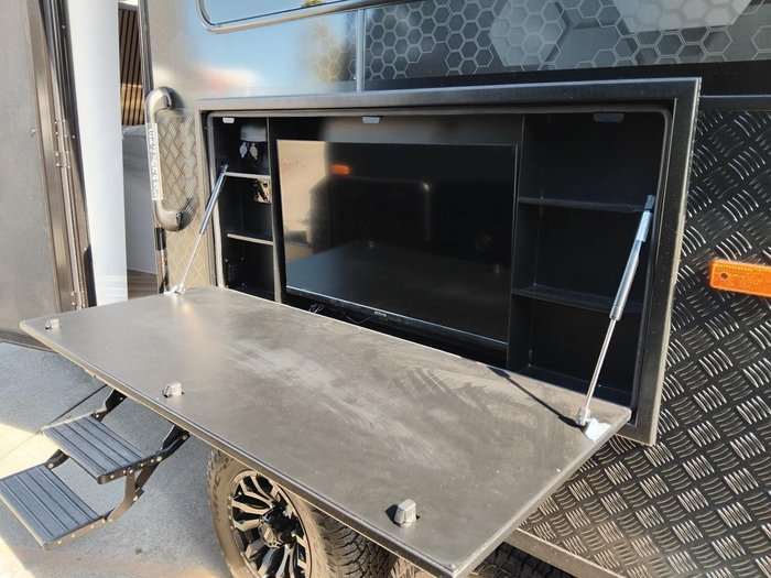 2026 Cadillac RV Ourea Royal Plus King Bed Family Triple Bunk Full Victron
