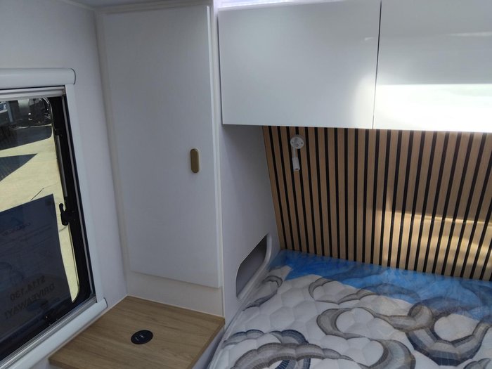 2026 Cadillac RV Ourea Royal Plus King Bed Family Triple Bunk Full Victron