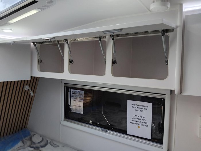 2026 Cadillac RV Ourea Royal Plus King Bed Family Triple Bunk Full Victron