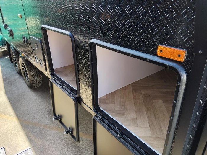 2026 Cadillac RV Ourea Royal Plus King Bed Family Triple Bunk Full Victron