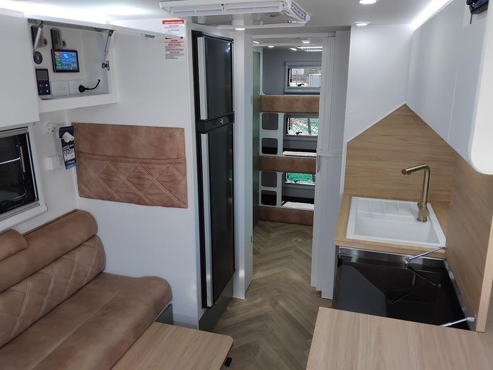 2026 Cadillac RV Ourea Royal Plus King Bed Family Triple Bunk Full Victron