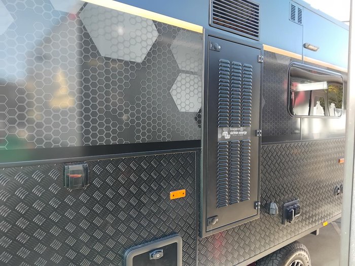 2026 Cadillac RV Ourea Royal Plus King Bed Family Triple Bunk Full Victron