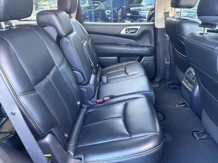 2016 Nissan Pathfinder ST-L