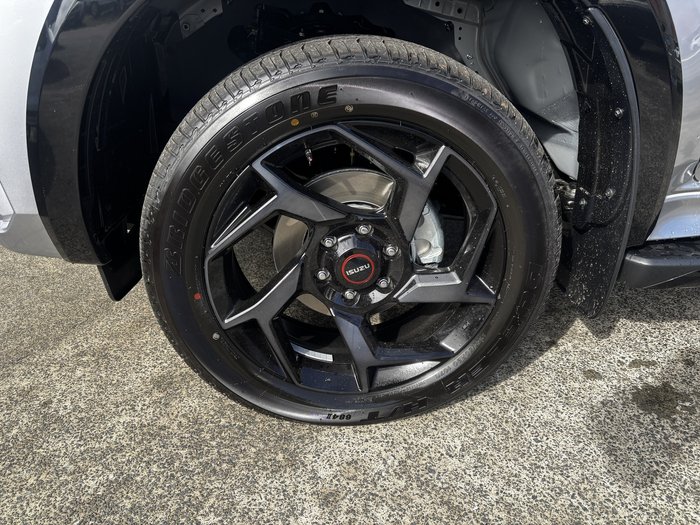 2026 Isuzu MU-X XT