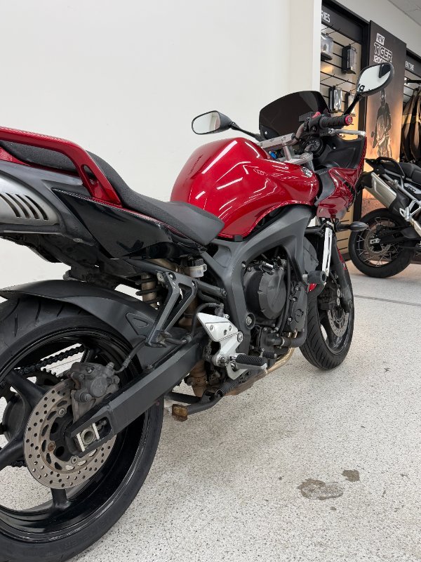 2006 YAMAHA FZ6S Red