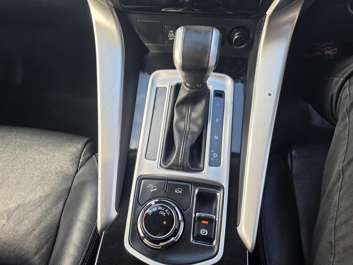 2017 Mitsubishi Pajero Sport GLS